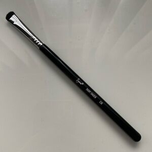 Sigma Beauty Short Shader Brush - E20
